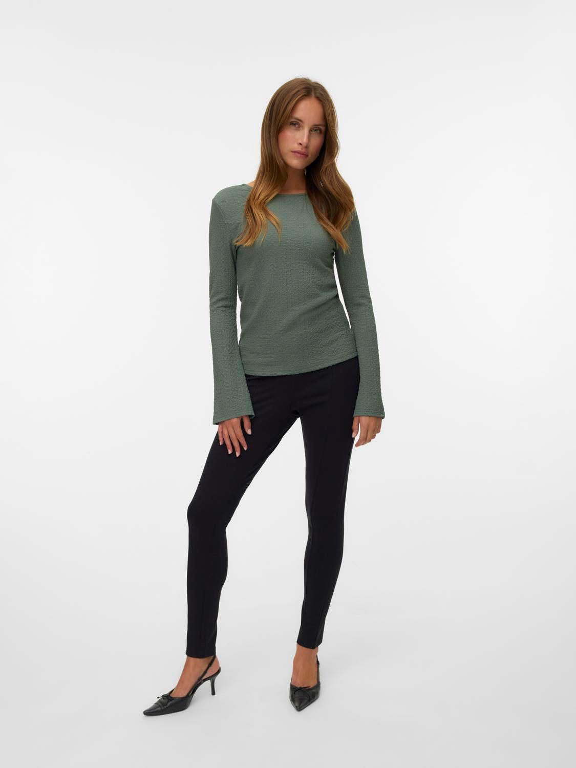 model_shot-front